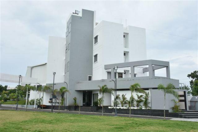 Sai Krupa Lawn And Regency, Buldhana Экстерьер фото