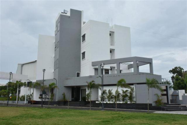 Sai Krupa Lawn And Regency, Buldhana Экстерьер фото